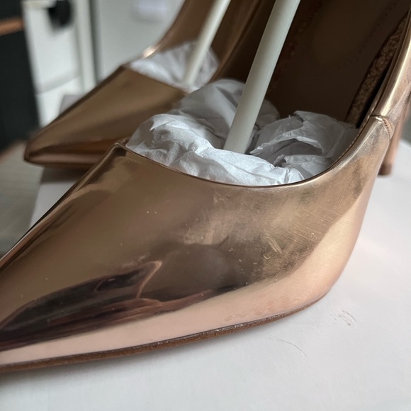 Metallic Rose Gold Pump - Picture 2 of 4